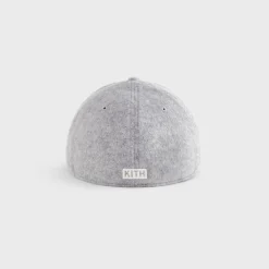 Casquette ajustée Kith & New Era pour les Yankees de New York, modèle 59Fifty en jersey brossé, profil bas, gris chiné moyen