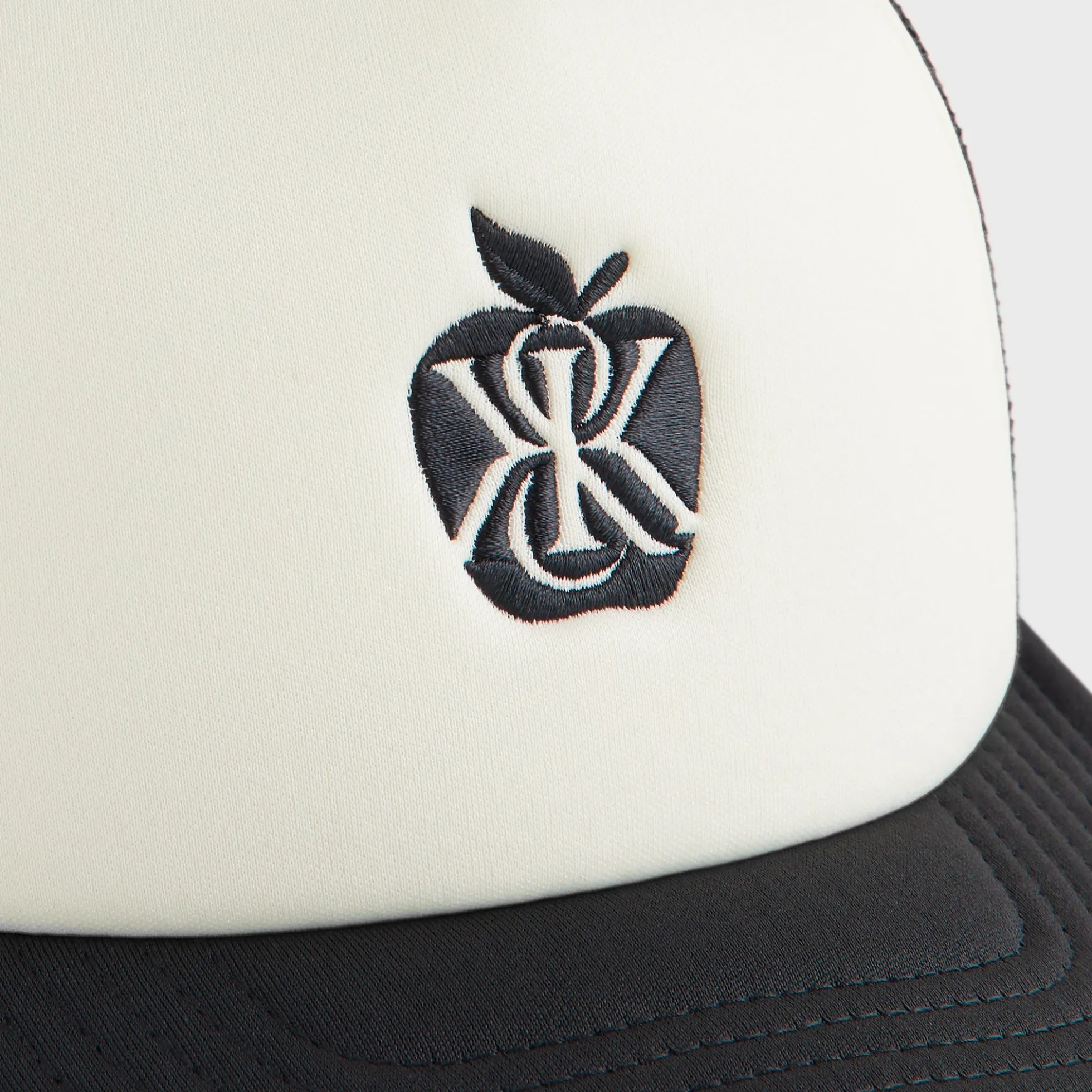 Casquette camionneur Nolan en mousse poly-mousse Kith avec broderie Apple Crest