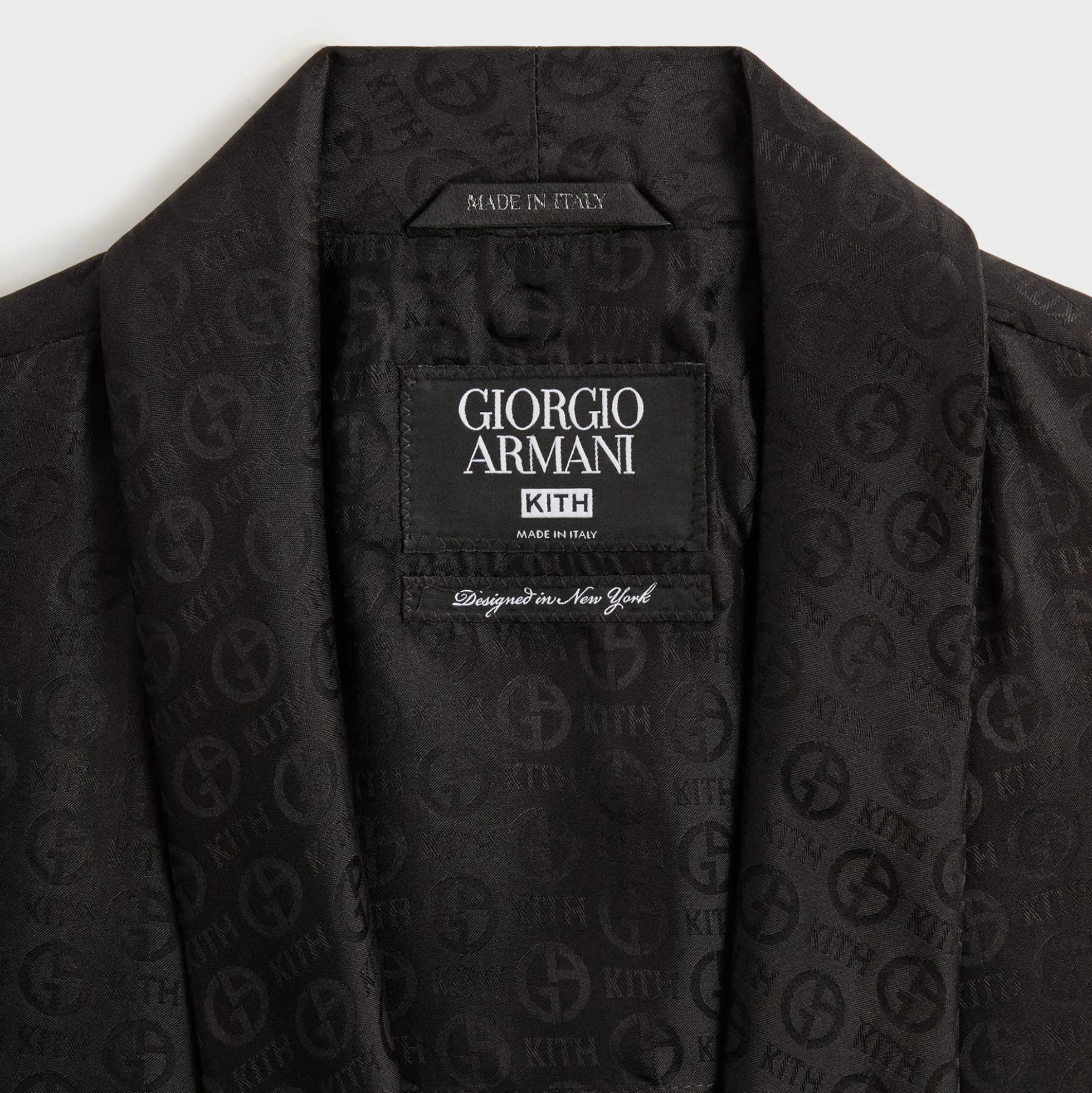 Chemise croisée à manches longues et monogramme Thompson de Giorgio Armani & Kith