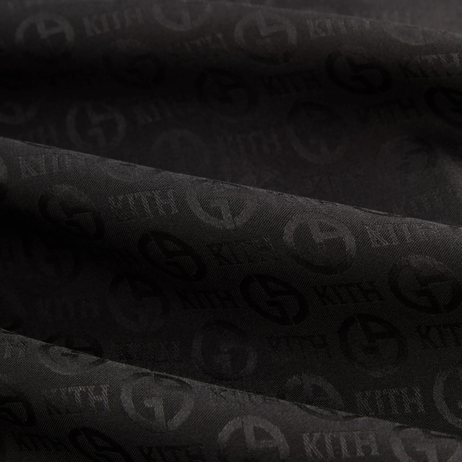 Chemise croisée à manches longues et monogramme Thompson de Giorgio Armani & Kith