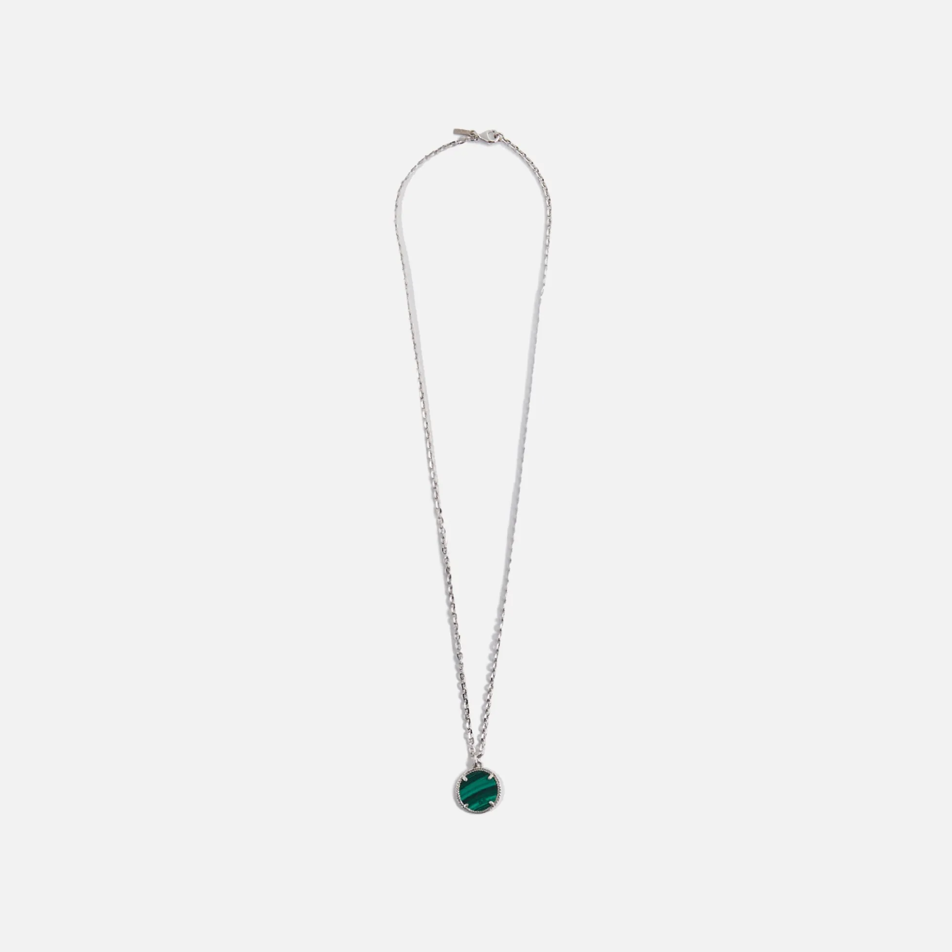 Collier à pendentif amulette
