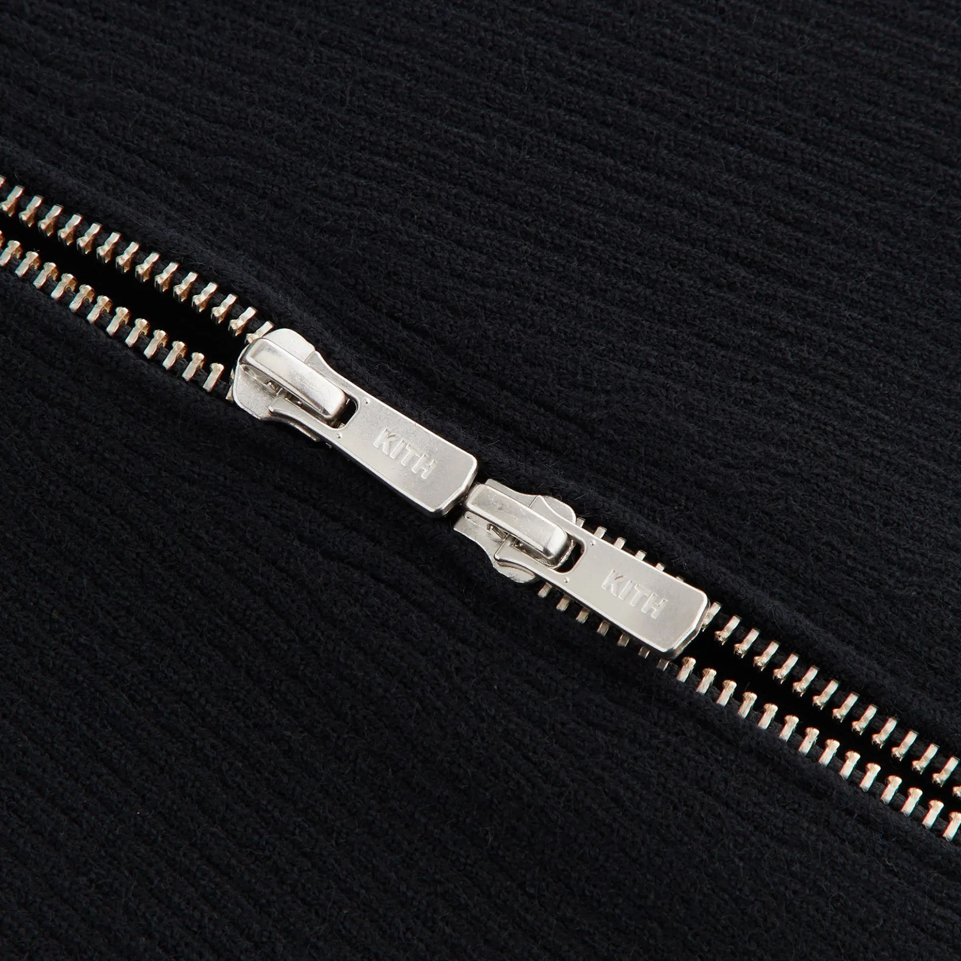 Jupe courte asymétrique zippée Arys pour femme de Kith