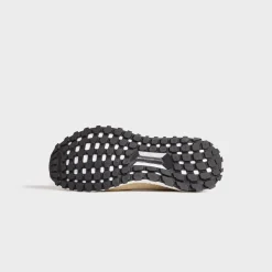 La Wallabee de la 8e Rue par Ronnie Fieg pour adidas Originals et Clarks Originals Ultraboost