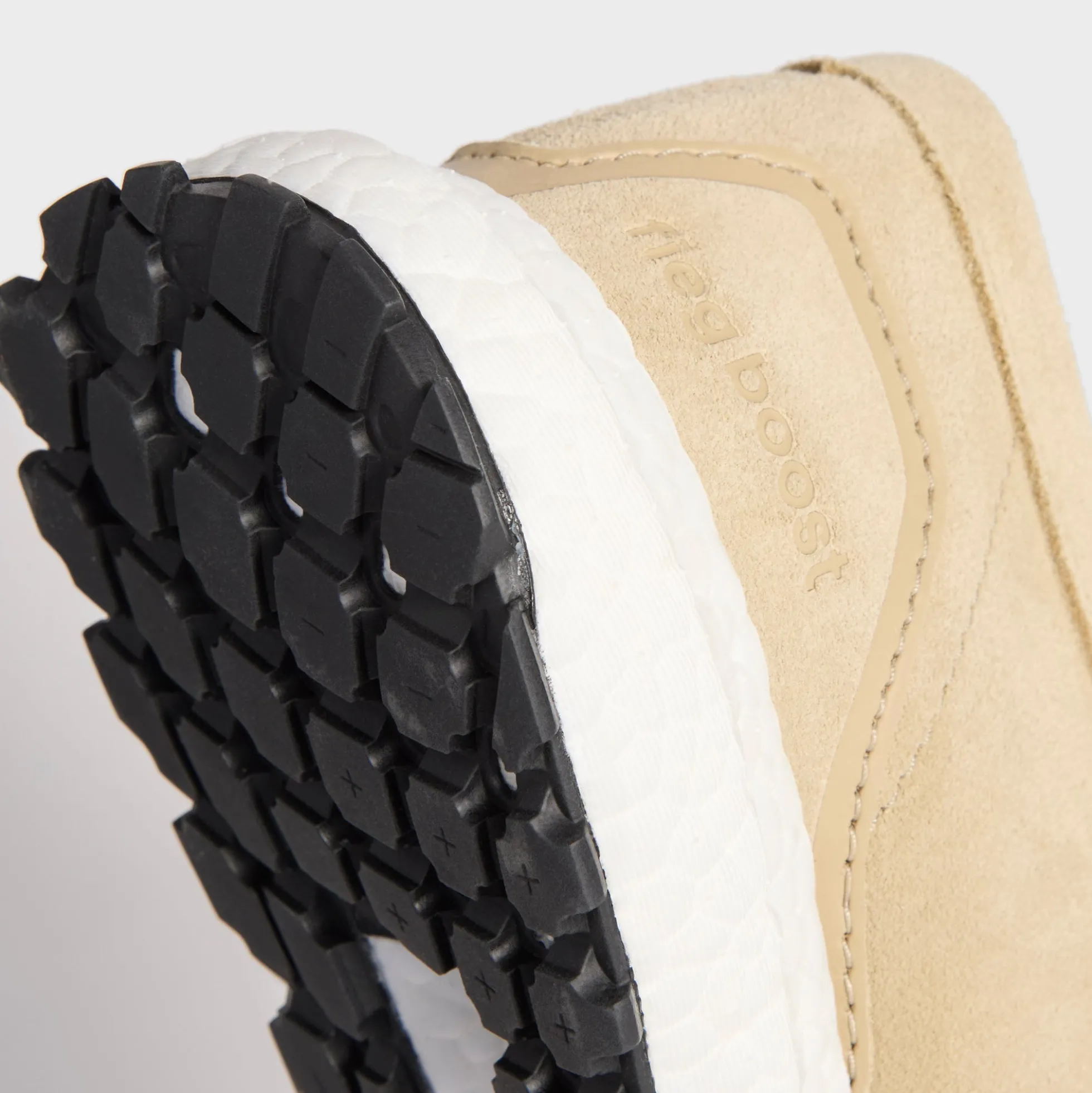 La Wallabee de la 8e Rue par Ronnie Fieg pour adidas Originals et Clarks Originals Ultraboost