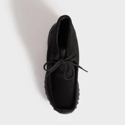 La Wallabee de la 8e Rue par Ronnie Fieg pour adidas Originals et Clarks Originals Ultraboost Mid