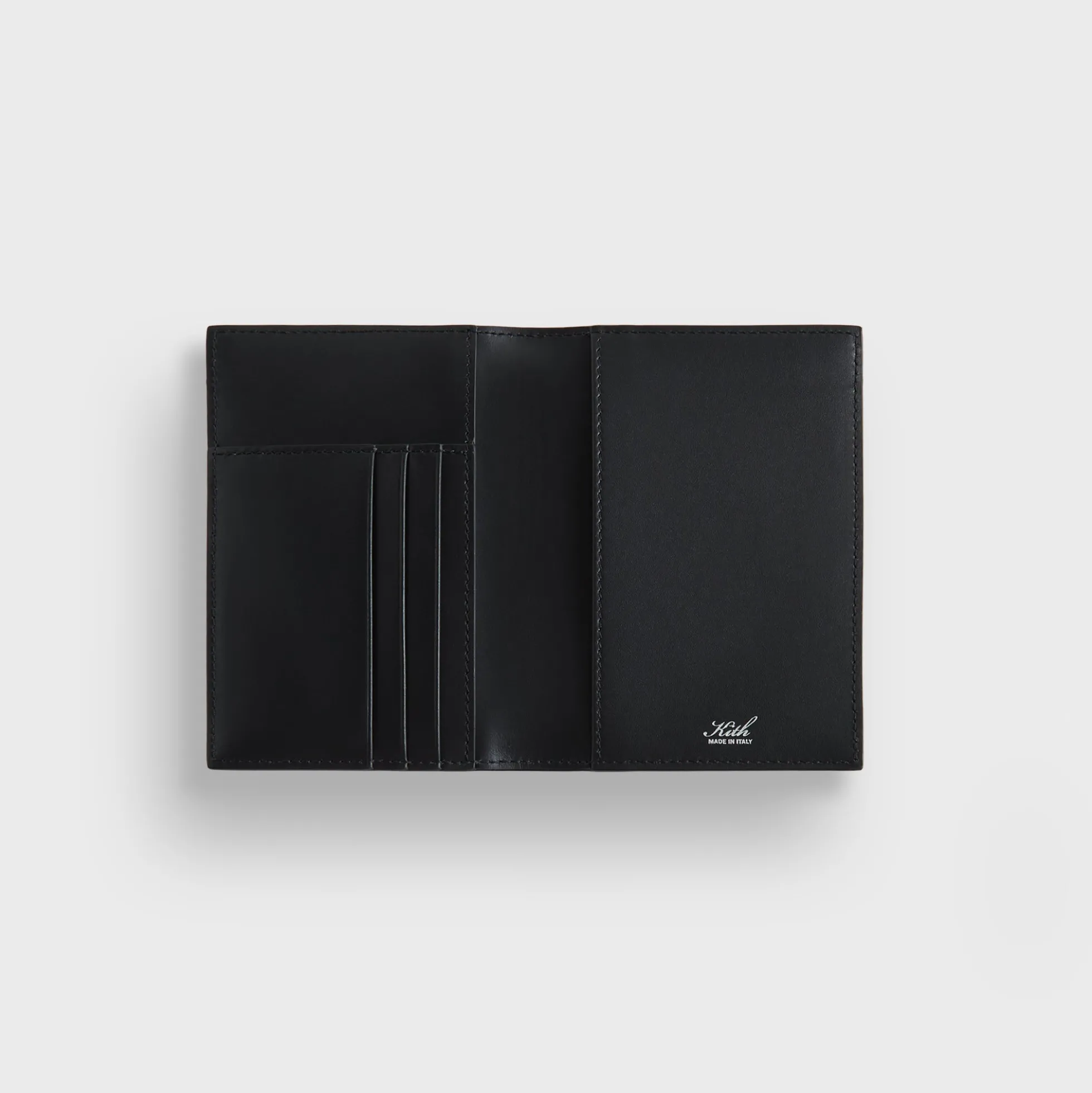 Porte-passeport en cuir monogrammé Kith