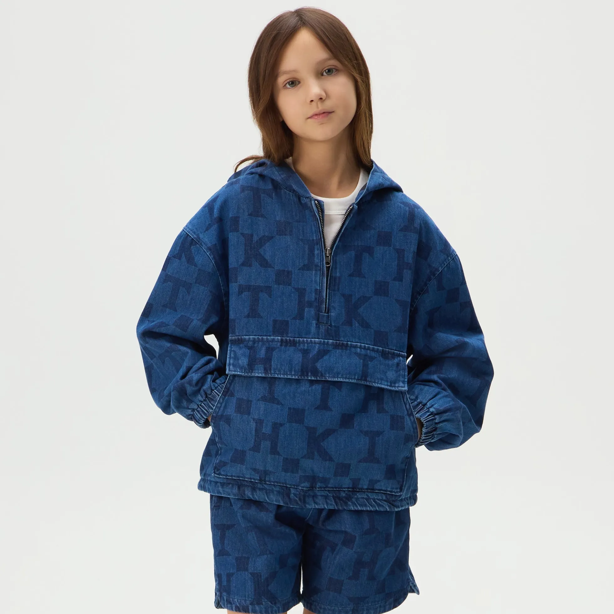 Pull en denim monogrammé Harrison de Kith Kids