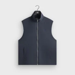 Trench-coat court Kith Everett