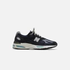 991v2, fabriquée au Royaume-Uni, bleu marine