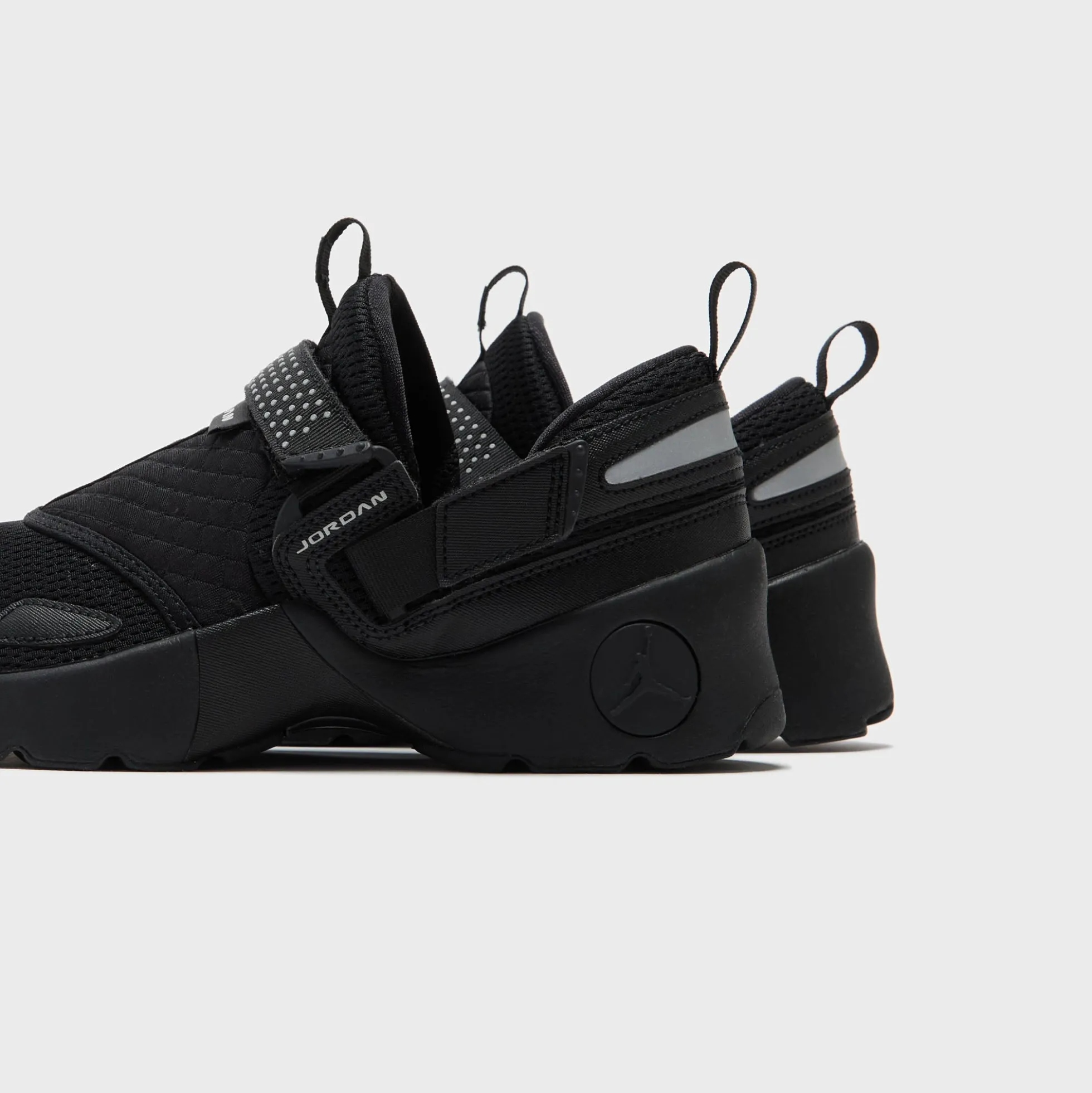 WMNS Trunner LX